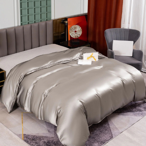 Mulberry Silk Seamless Duvet Cover – Luxury, Breathable, Hypoallergenic Bedding for Smooth Sleep (Pillowcases not included)